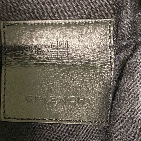 Givenchy - Picture 12 of 15
